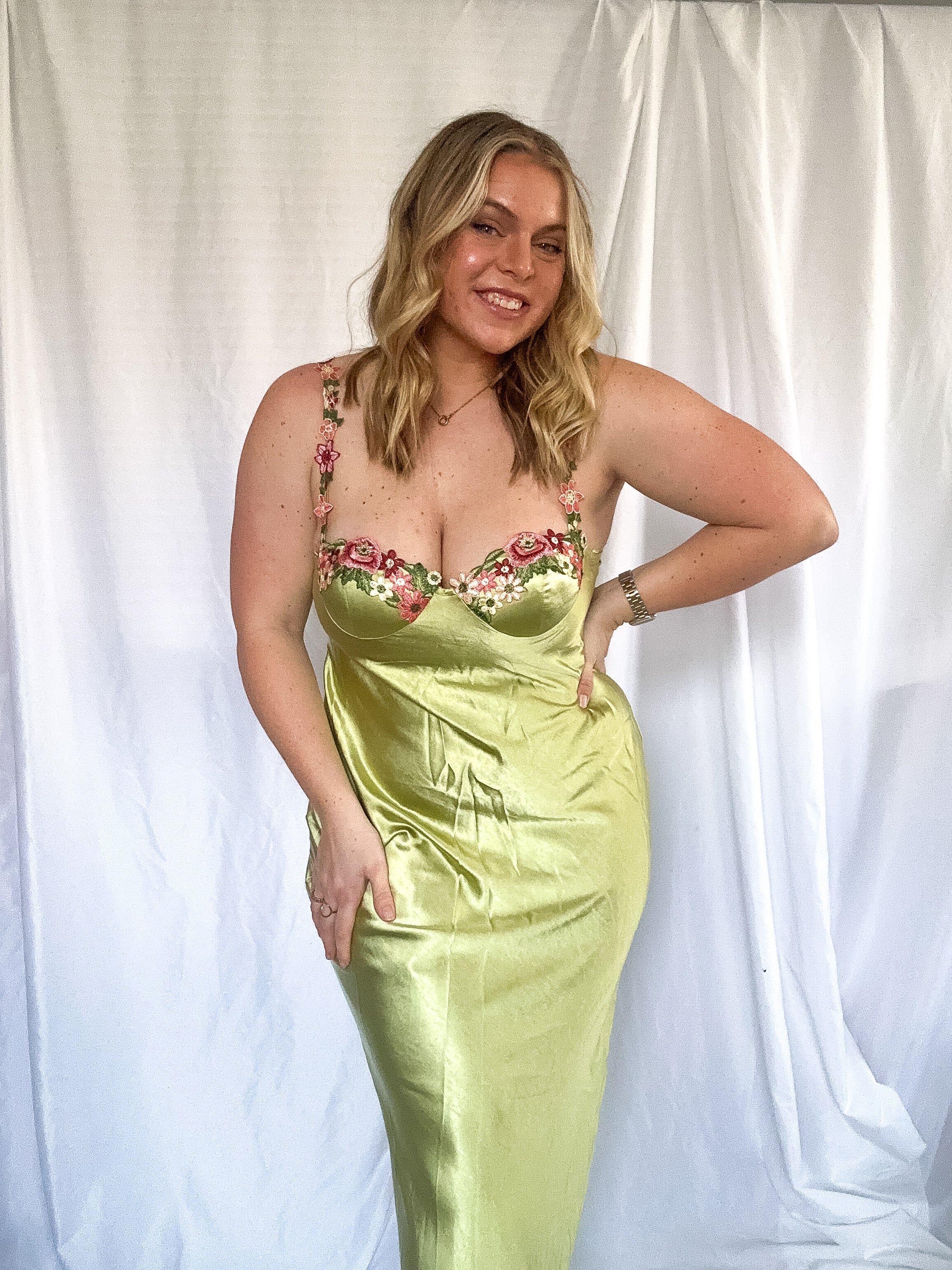 Amara flower detailed maxi dress, green Small