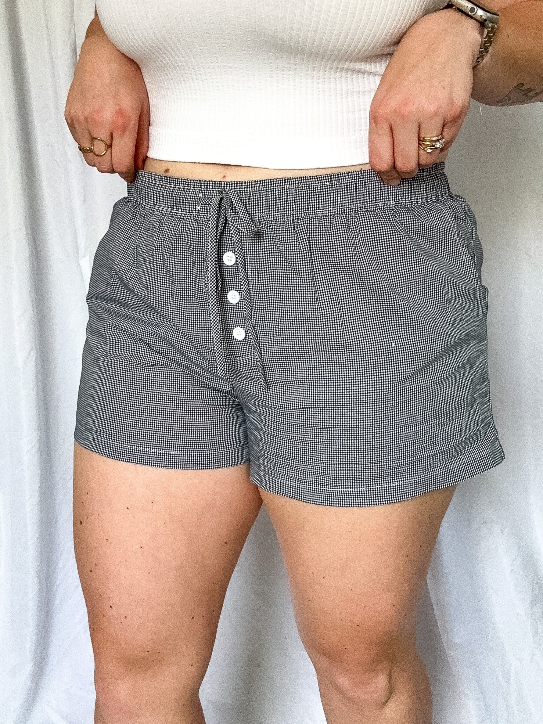 Beachside checkered shorts, black