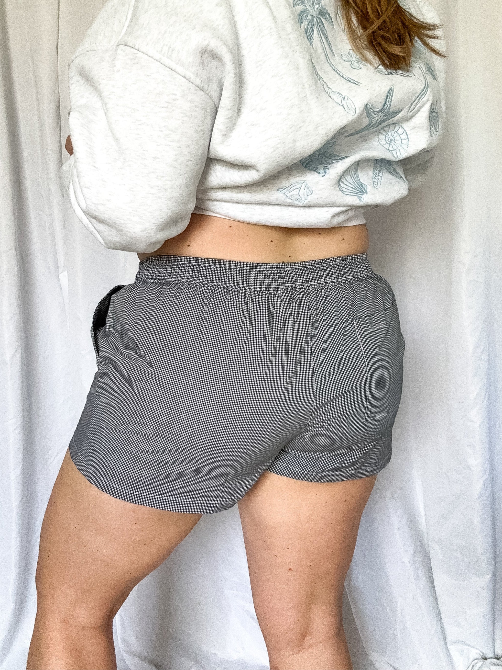 Beachside checkered shorts, black
