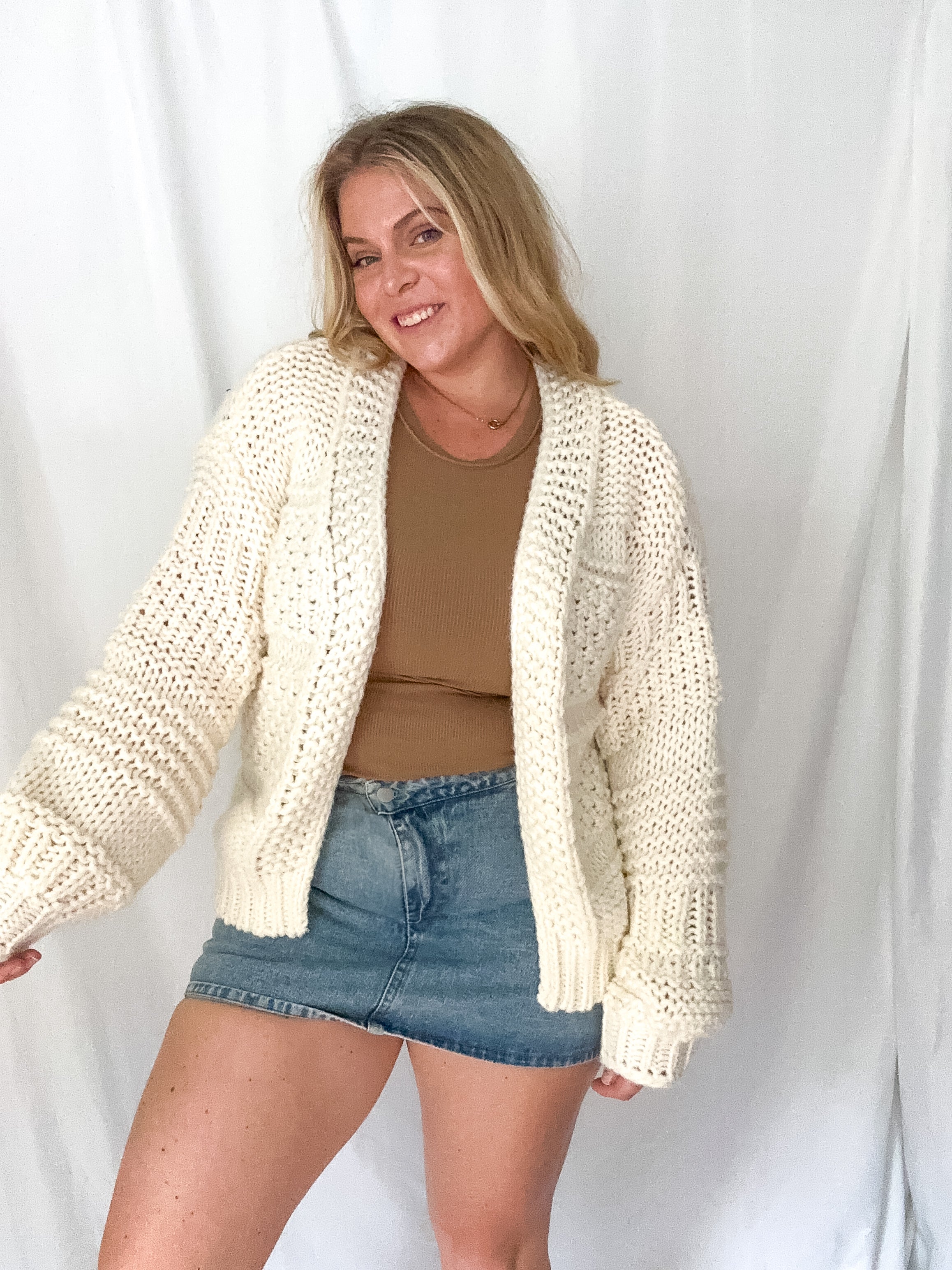 Mellow Oversized Sweater Cardigan, cream