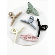 Isla Embossed Loop Jumbo Claw Clip