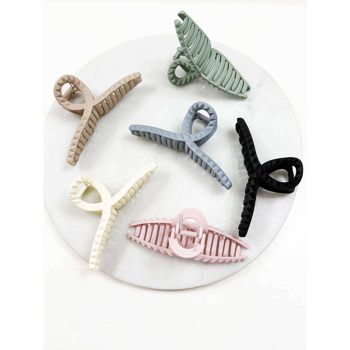 Isla Embossed Loop Jumbo Claw Clip